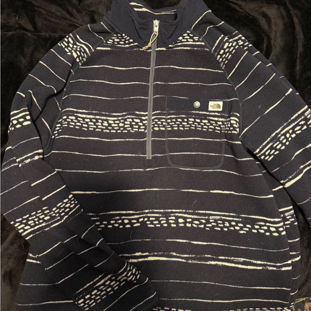 The North Face Men's Navy and White Quarter Zip Sweater